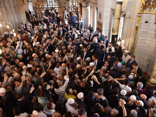 11. Cumhurbaşkanı Abdullah Gül, Cuma Namazını Sultan Ahmet Camii'nde Kıldı